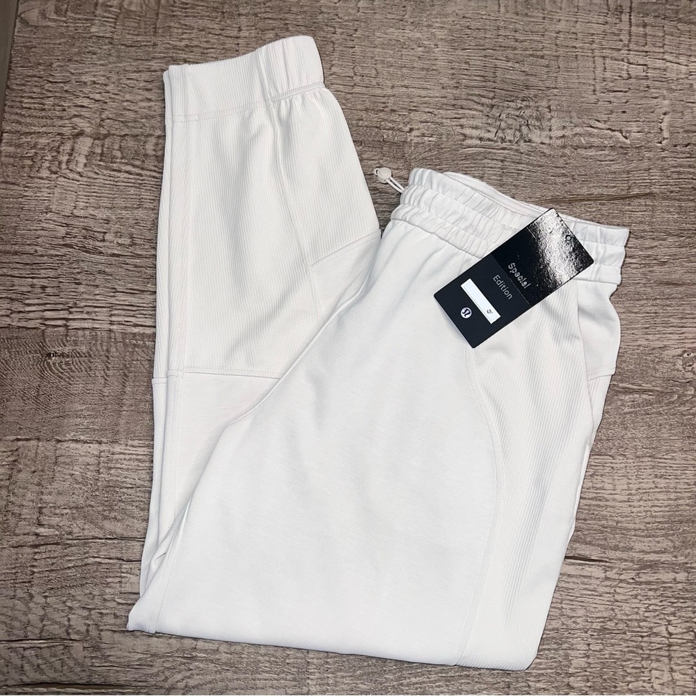 New no tag Lululemon Brushed Softstreme Ribbed HighRise JoggerWhiteOpal WHTO.
